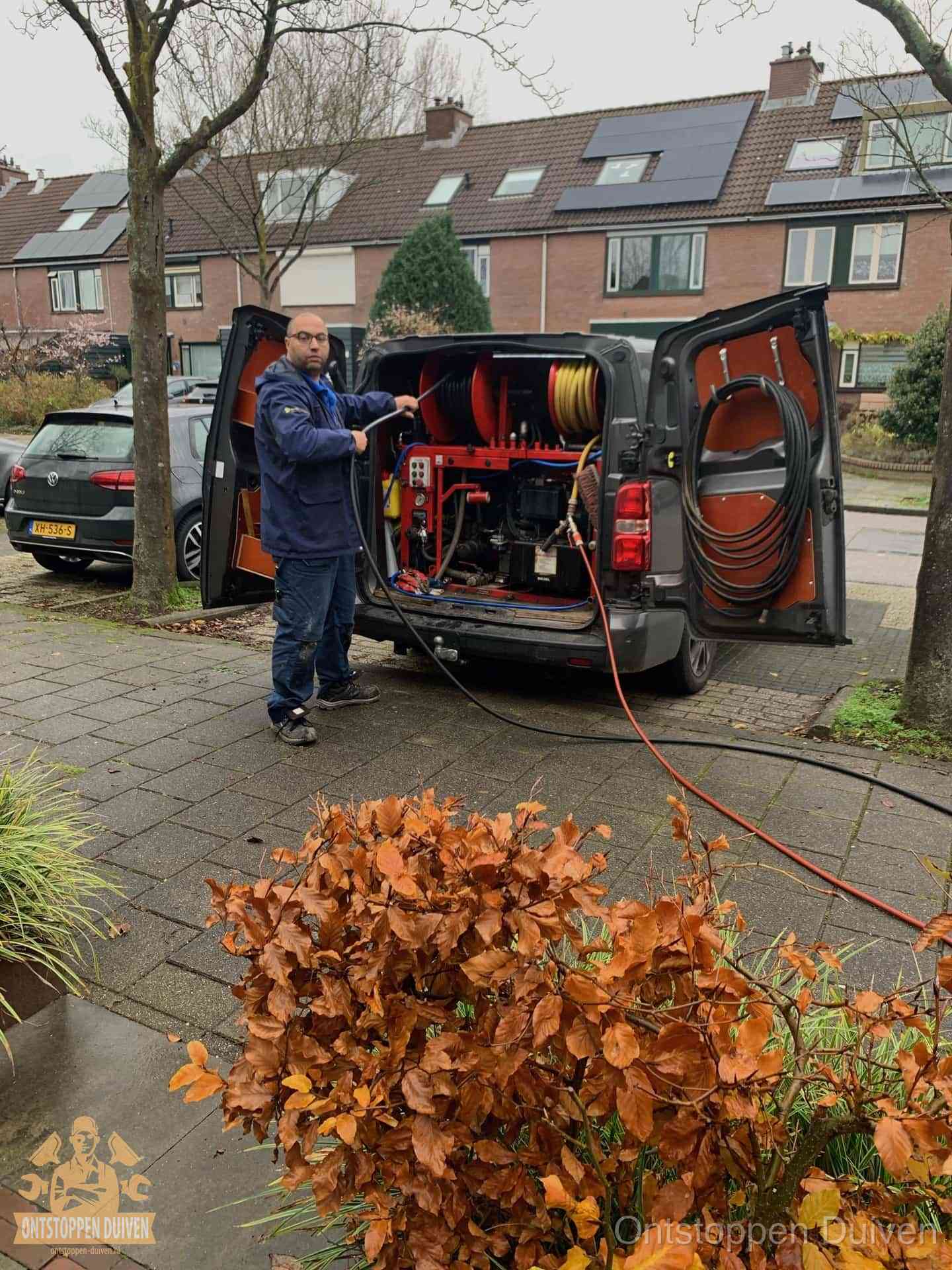 Rioolservice in de wijk in Duiven
